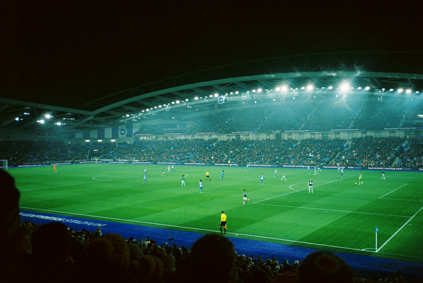 米兰体育 — 篮球赛场扣篮瞬间